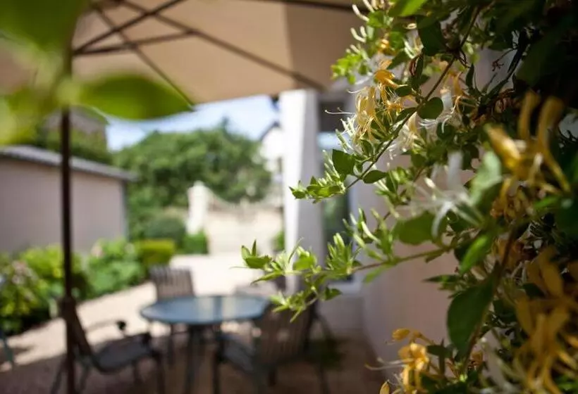 ベッドアンドブレックファースト Domaine Violot Guillemard