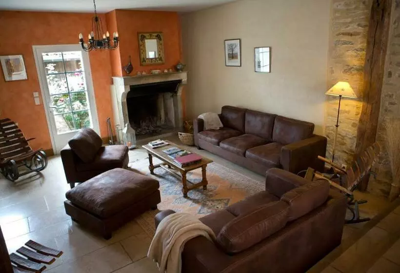 ベッドアンドブレックファースト Domaine Violot Guillemard