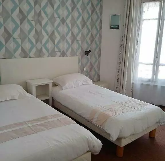 تختخواب و صبحانه Les Chenes Chambres D'hote