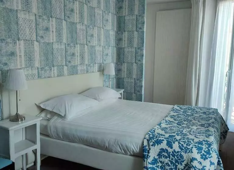 تختخواب و صبحانه Les Chenes Chambres D'hote