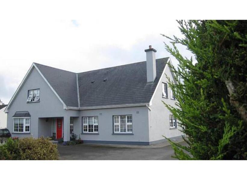 Derghaven B&b, Hostel & Self Catering