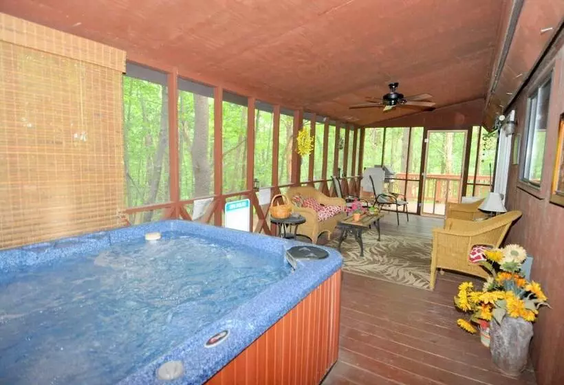 Fox Hollow   Cozy Den With A Hot Tub