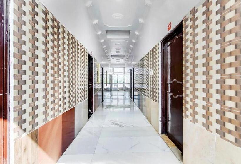 ホテル Spot On 37356 Jawahar Palace