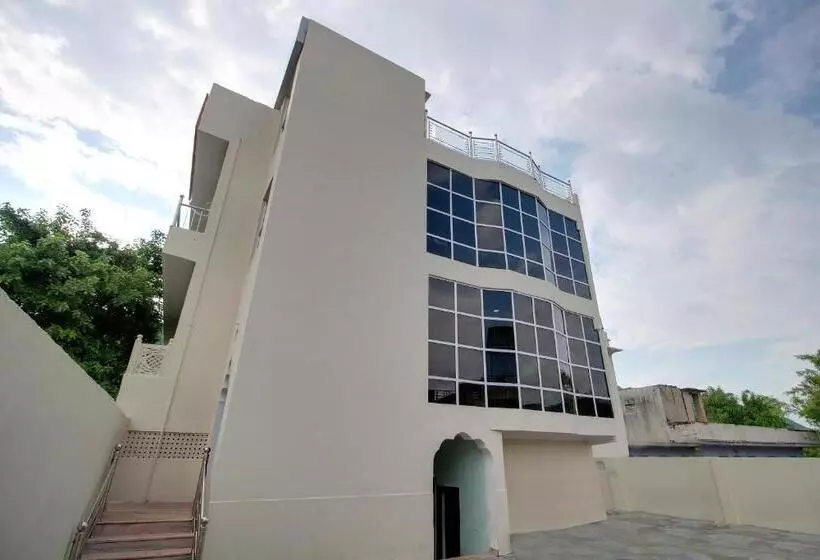 ホテル Spot On 37356  Jawahar Palace