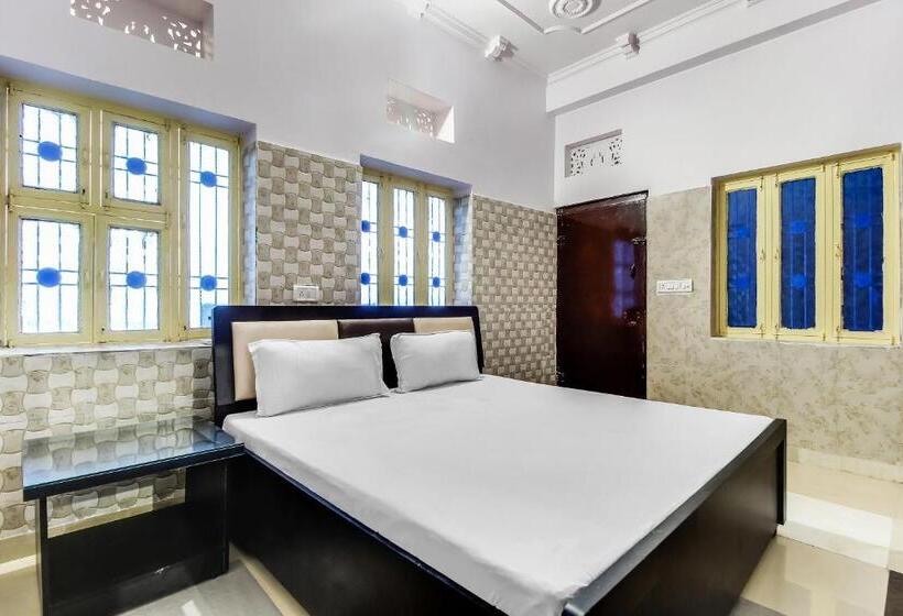 ホテル Spot On 37356 Jawahar Palace