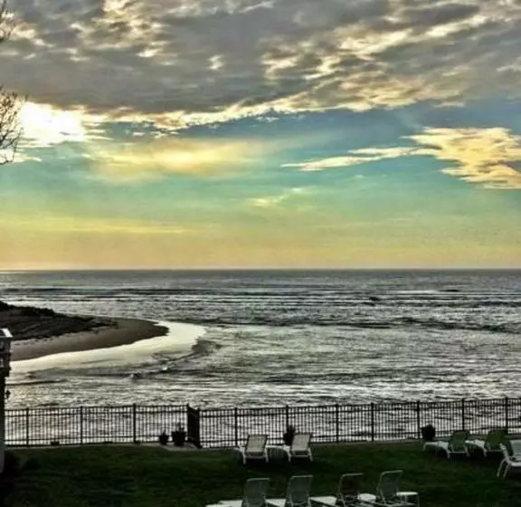 مُتل Marginal Way House