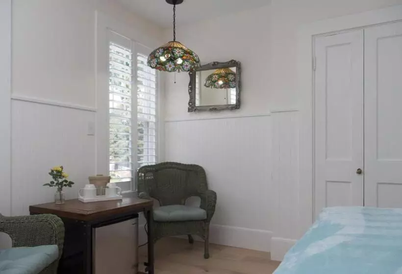 مُتل Marginal Way House