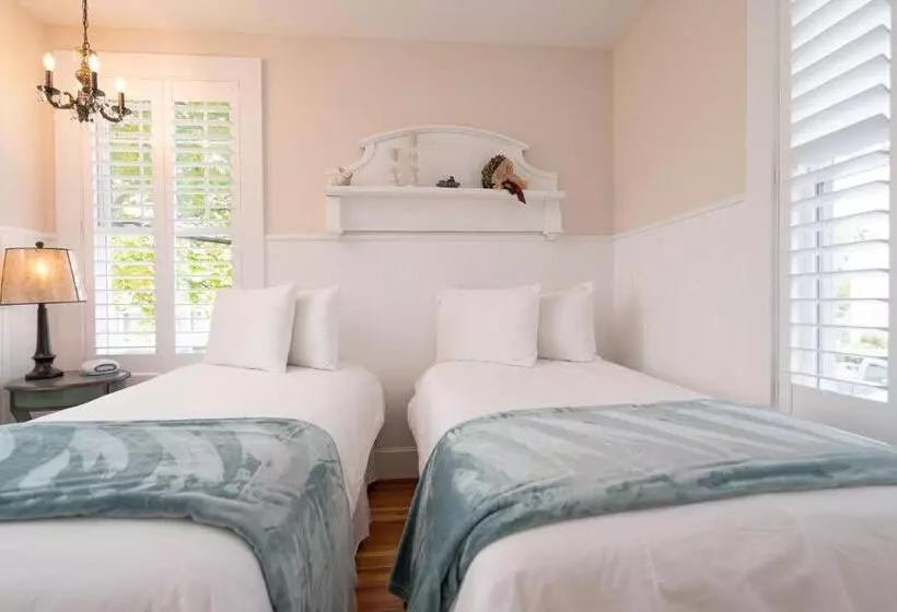 مُتل Marginal Way House