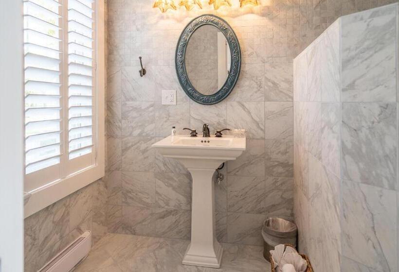 فندق على الطريق Marginal Way House