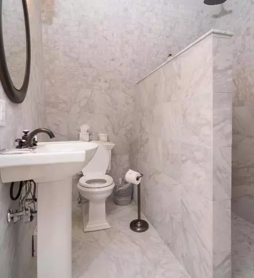 مُتل Marginal Way House