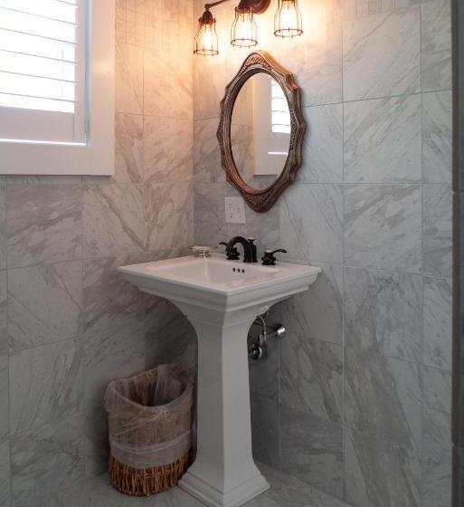 فندق على الطريق Marginal Way House