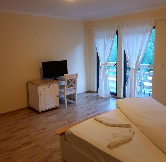 پانسیون Guest House Carpathia