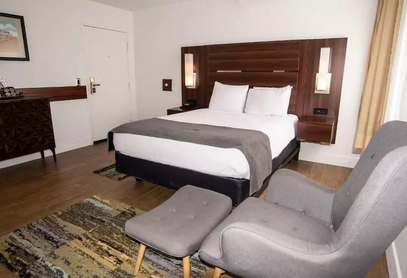 Crosswinds Motel