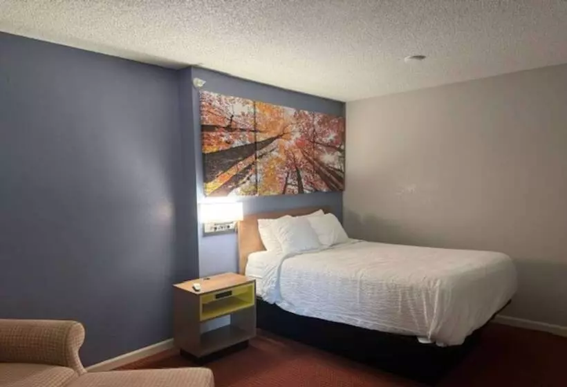 هتل Days Inn & Suites By Wyndham Green Bay Wi
