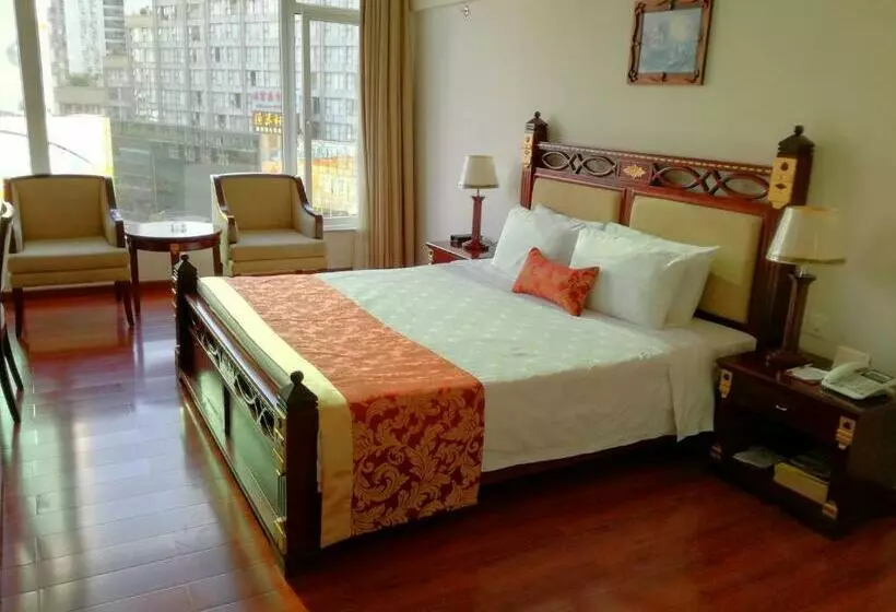 Hotelli Golden Lustre