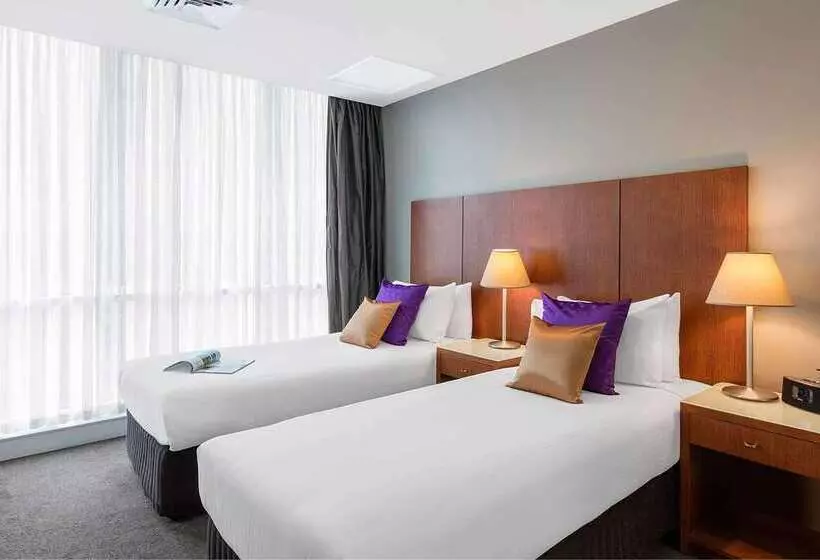 هتل Park Regis Griffin Suites