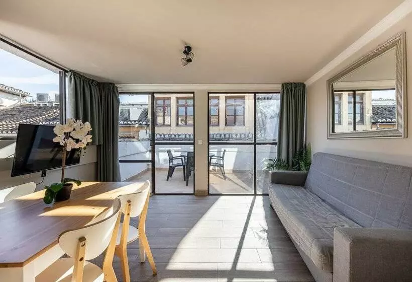 Apartamentos Alhambra Granada 3000