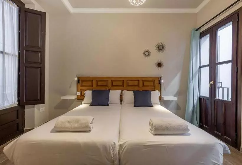 Apartamentos Alhambra Granada 3000