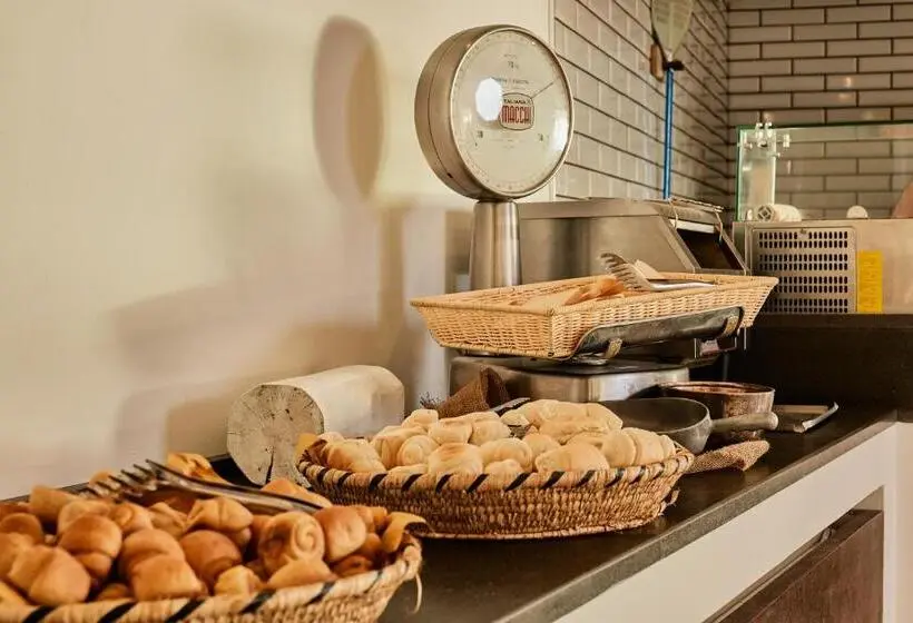 هتل Club Esse Roccaruja