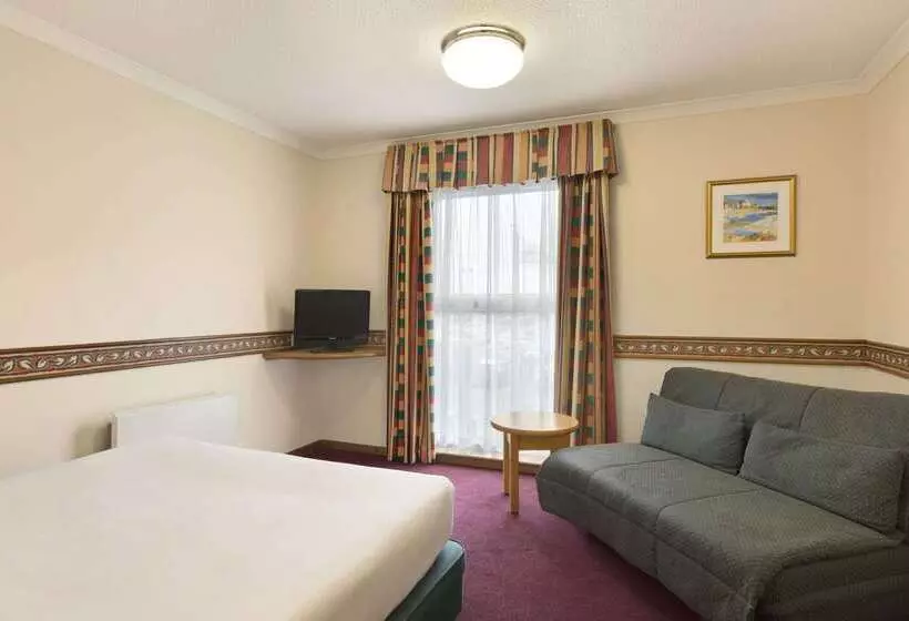 호텔 Days Inn Leicester Forest East M1