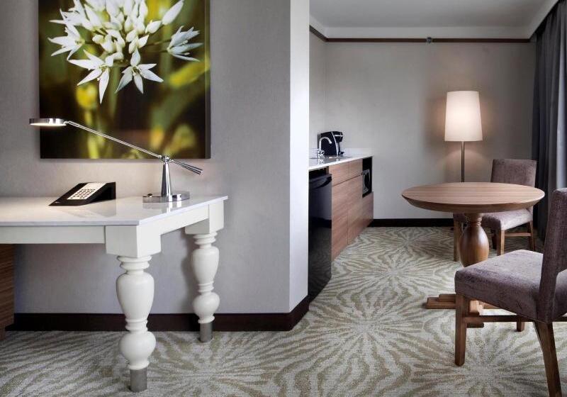 فندق Hilton Garden Inn Montreal Airport