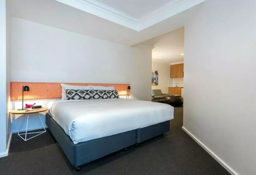 Отель Oaks Perth