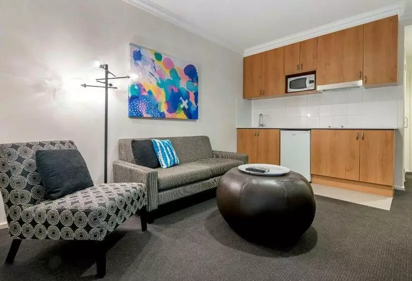 Отель Oaks Perth