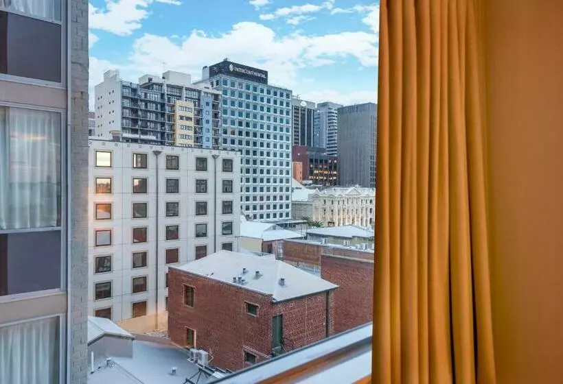 Отель Oaks Perth