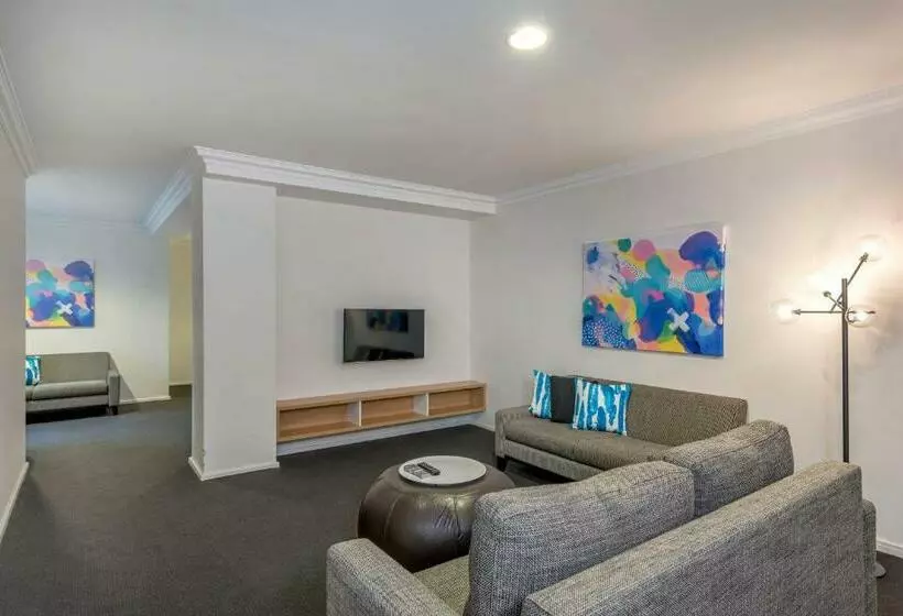 Отель Oaks Perth