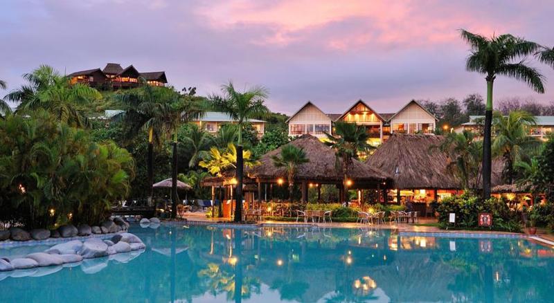 בית מלון כפרי Outrigger Fiji Beach Resort