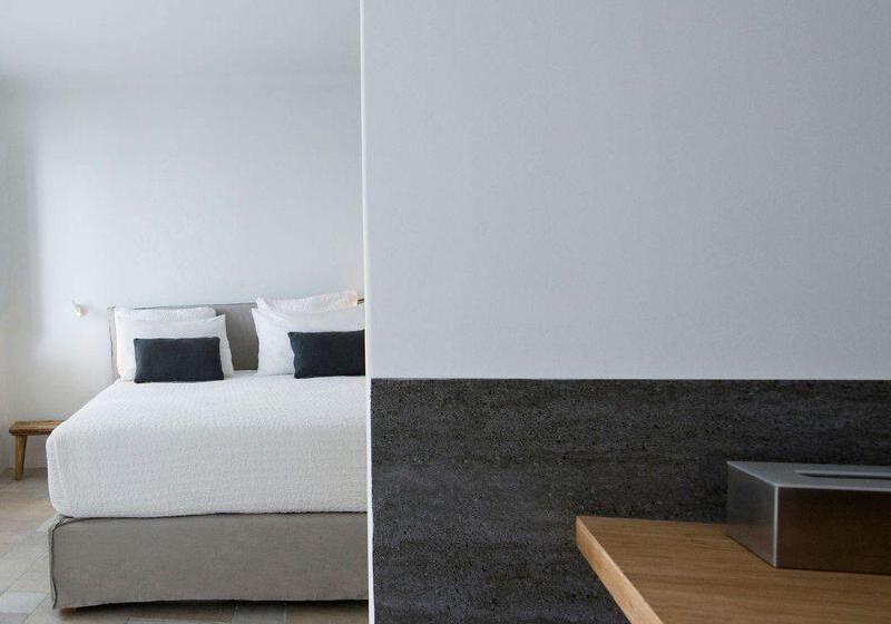 Hotel Porto Fira Suites