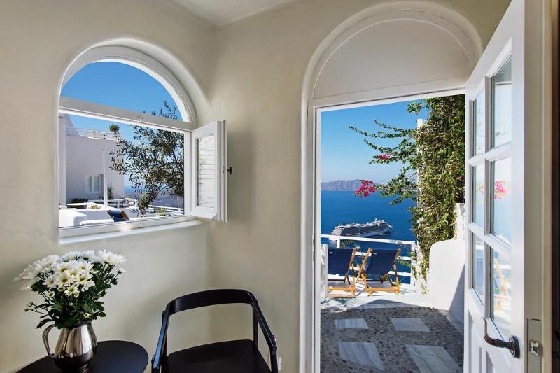 Hotel Porto Fira Suites