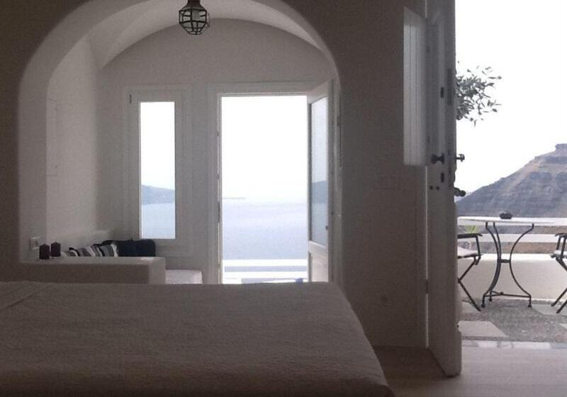 Hotel Porto Fira Suites