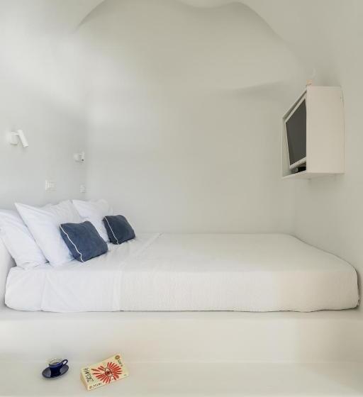 Hotel Porto Fira Suites