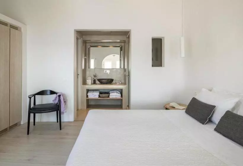 Hôtel Porto Fira Suites