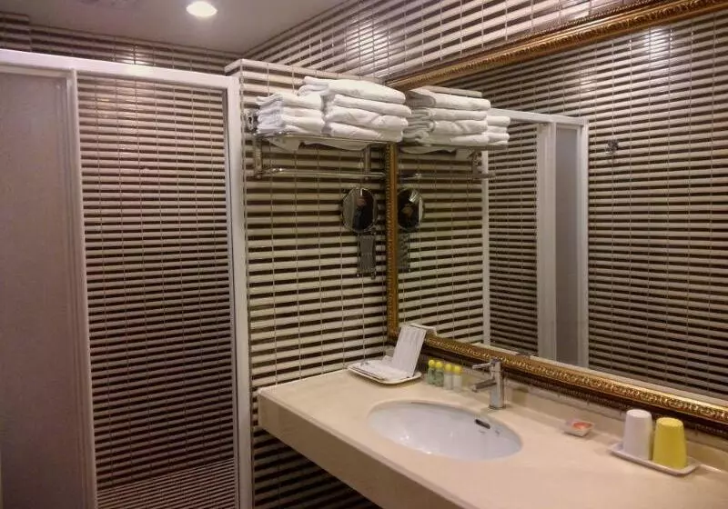 Wenpin Hotel   Pier 2