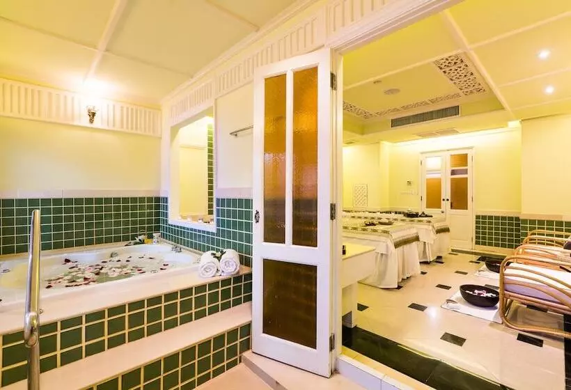 Отель Wora Bura Hua Hin Resort & Spa