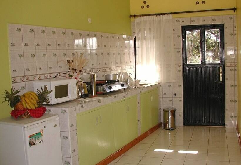 پانسیون Mpeta House