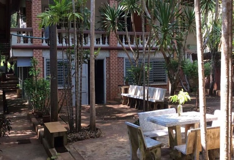 פנסיון Sam's Jungle Guesthouse