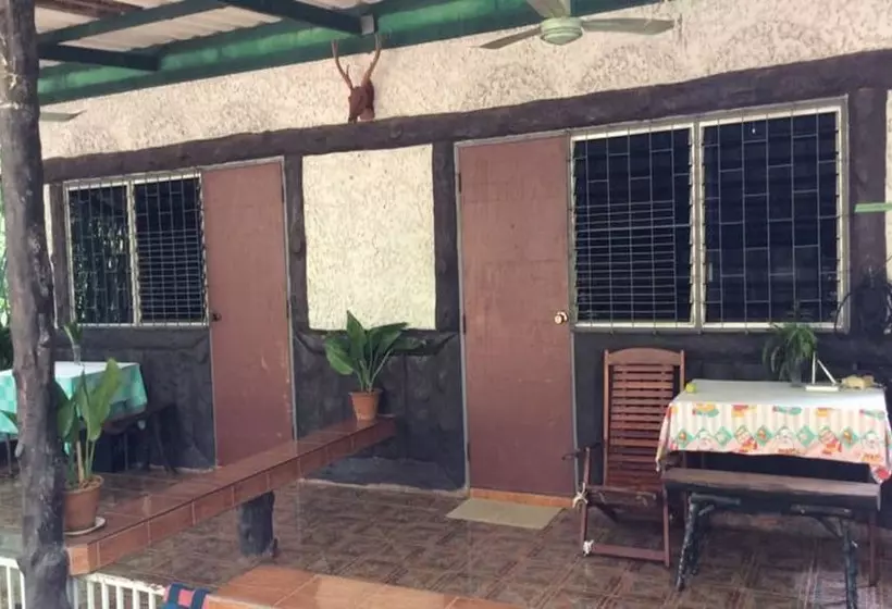 Majatalo Sam's Jungle Guesthouse