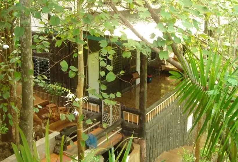 Majatalo Sam's Jungle Guesthouse