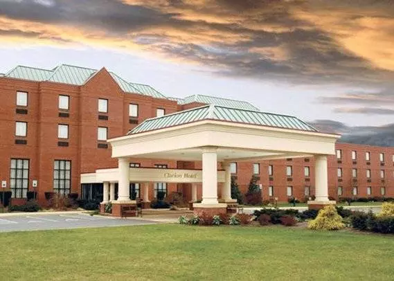 Отель Clarion & Conference Center