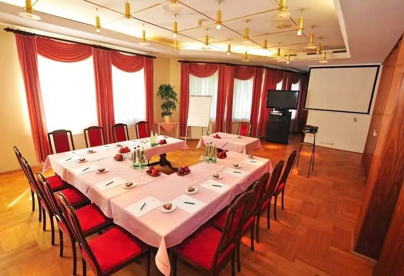 Отель Alexandra