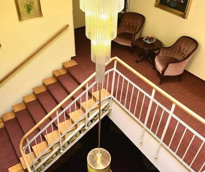 Отель Alexandra