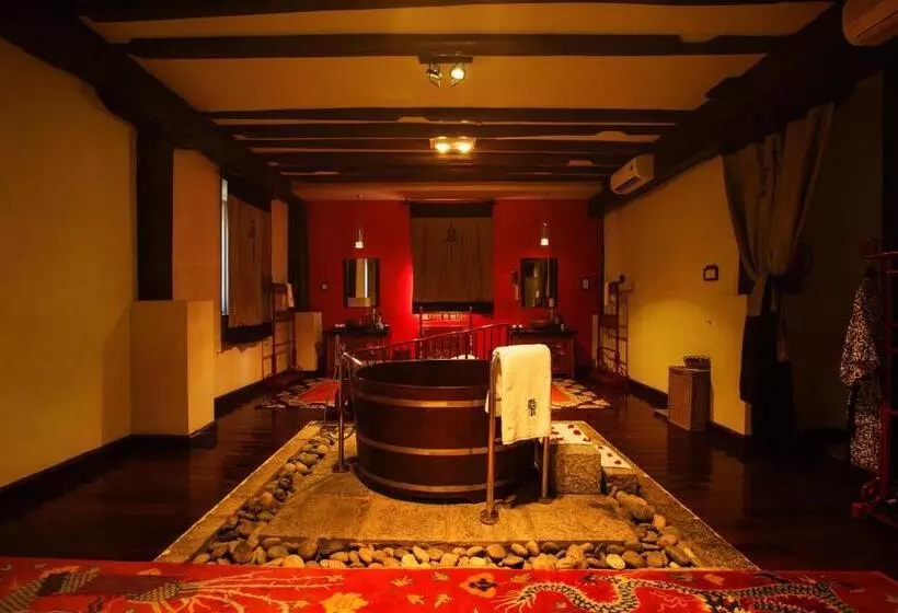 هتل Banyan Tree Ringha