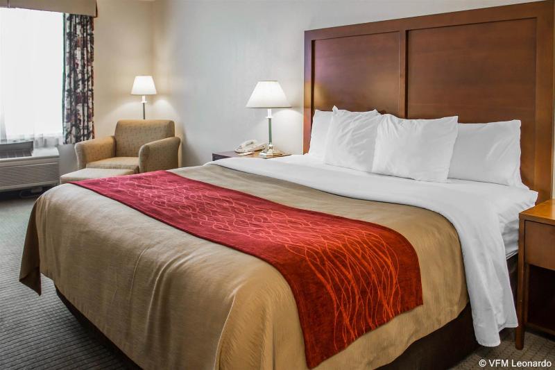 Отель Comfort Inn & Suites Lancaster Antelope Valley