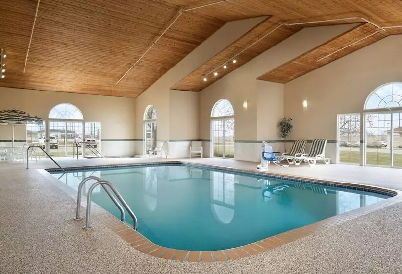 Отель Country Inn & Suites By Radisson, Grinnell, Ia