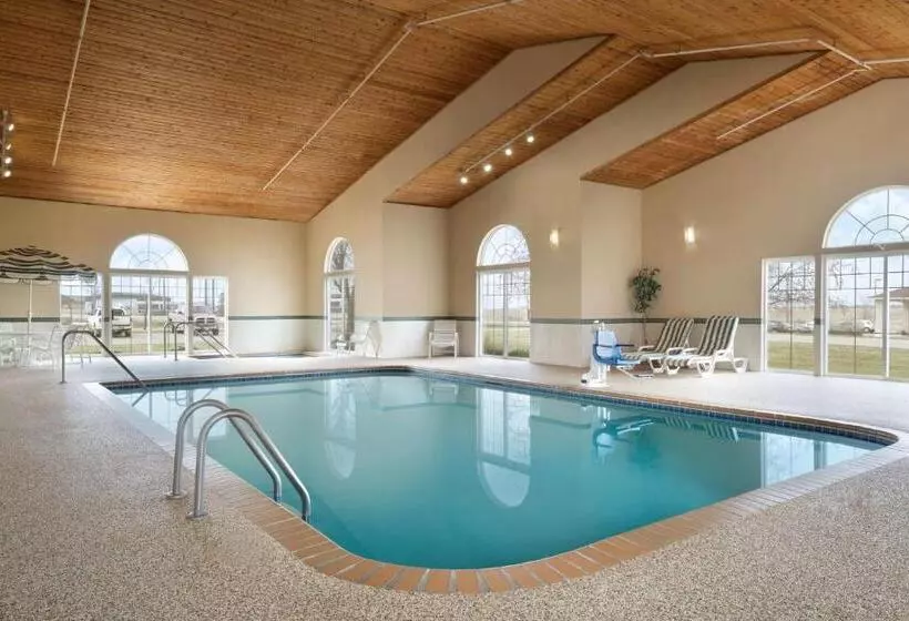 Отель Country Inn & Suites By Radisson, Grinnell, Ia