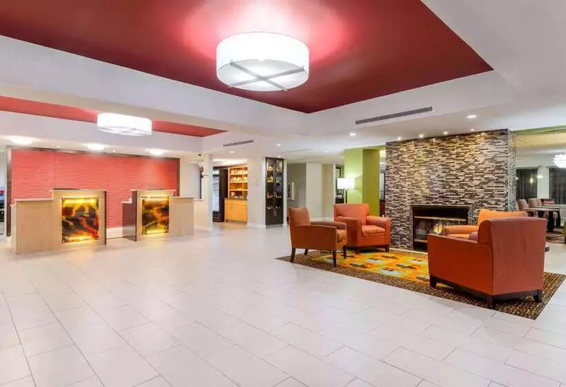 Отель La Quinta Inn & Suites New River Gorge National Park