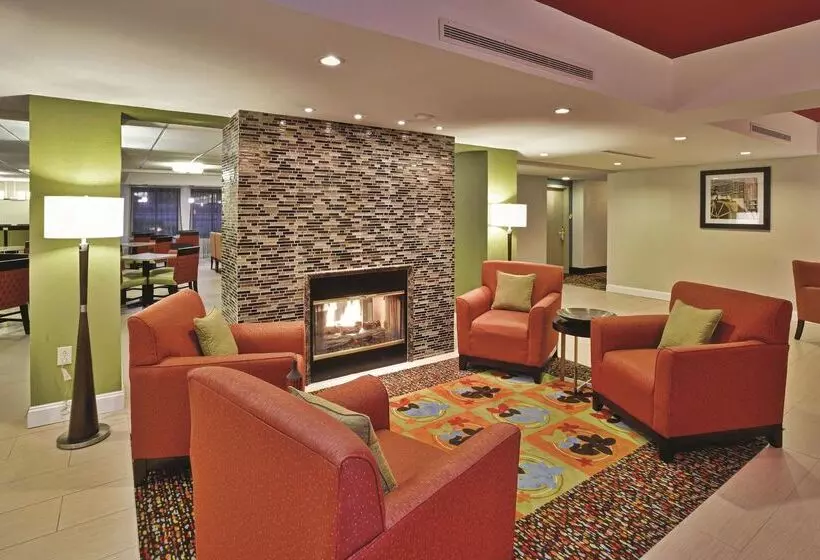 Отель La Quinta Inn & Suites New River Gorge National Park